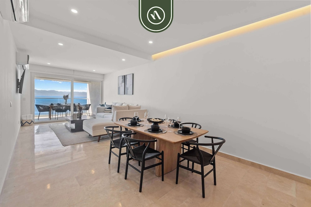 New Oceanfront 2 BR Condo - Gym - Beach - Pool