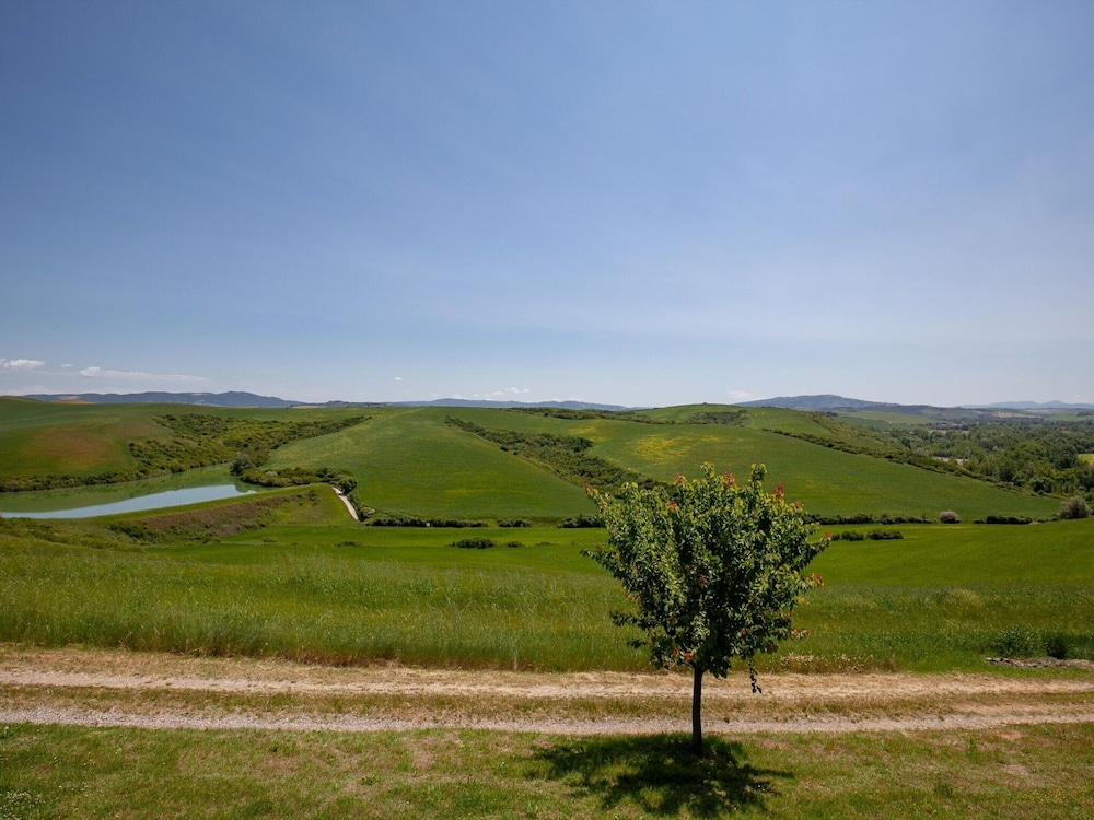 Apartment in Tuscany With Pool & BBQ