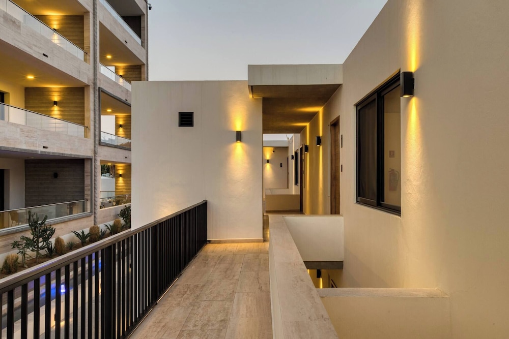 Group Apt #13 #16, no View, 3br, 12 pax