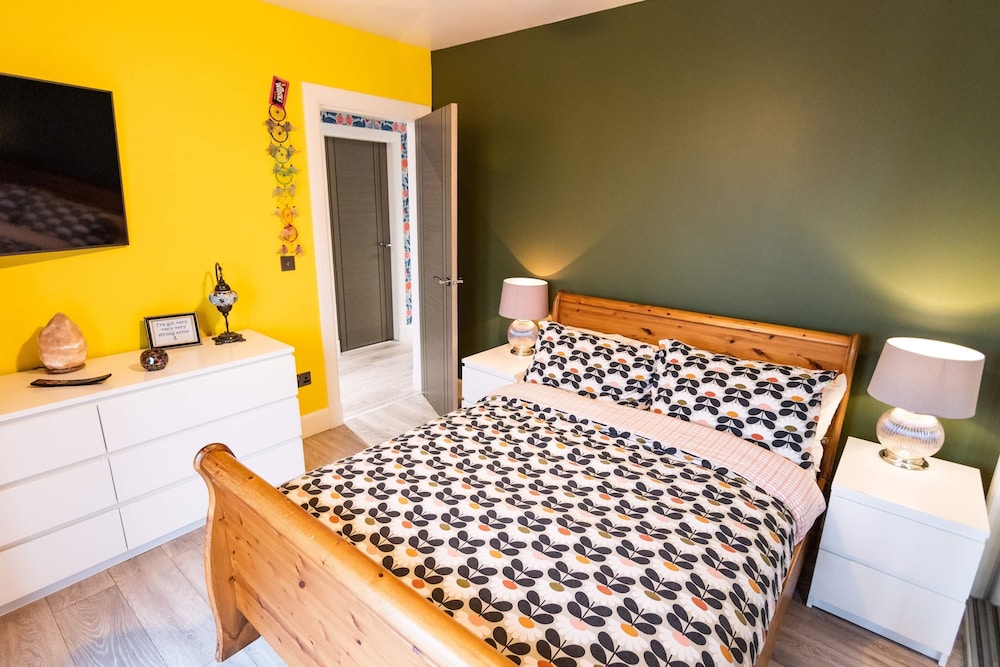 Stunningly Refurbished 1 bed Home on the N/e Coast view 3