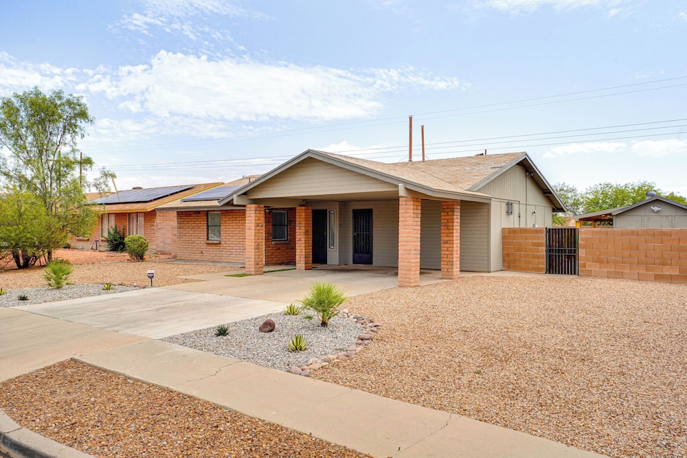 6 Mi to Dtwn: Tucson Gem w/ Outdoor Oasis!