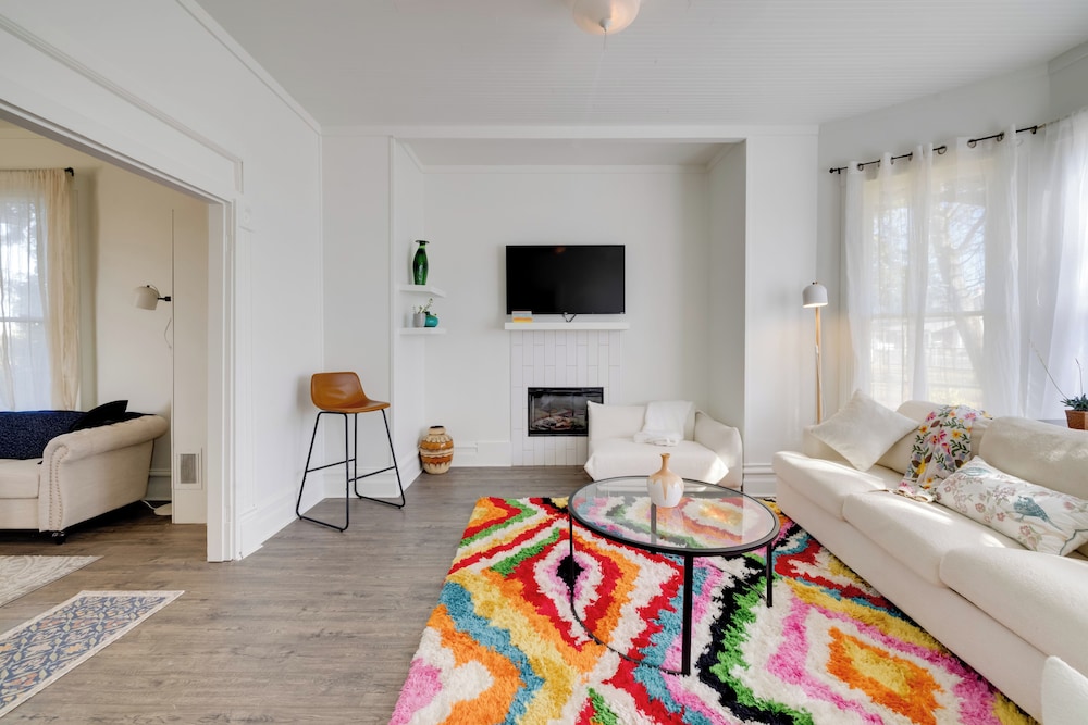 Walk to Beach: Riverside Retreat in Seaside!
