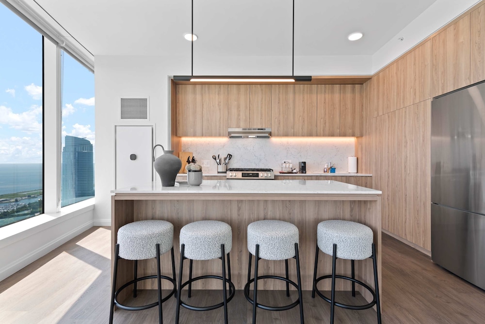 Panoramic Lake Views Premier Amenities for Groups