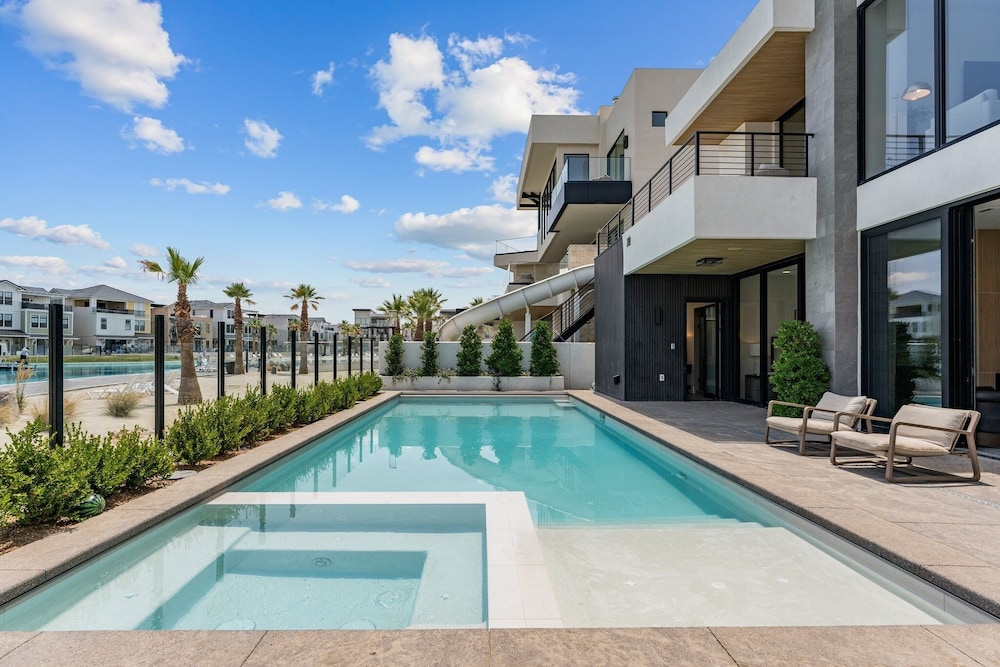 Luxury Beachside 7 Bedroom Home