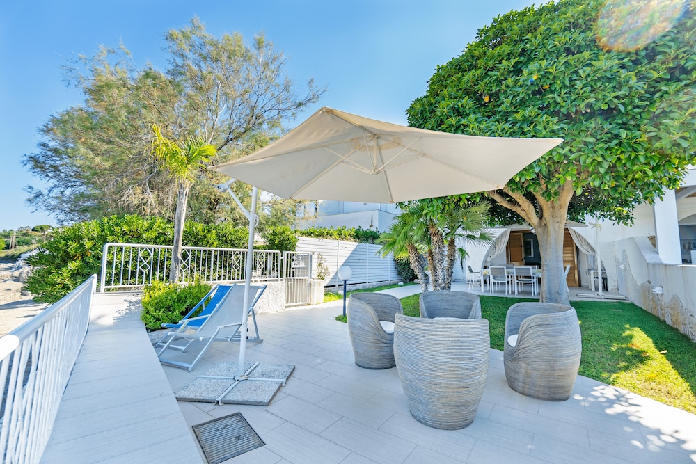 Luxury Villa on the Beach in Diamante, Sea View - Villa Ventre