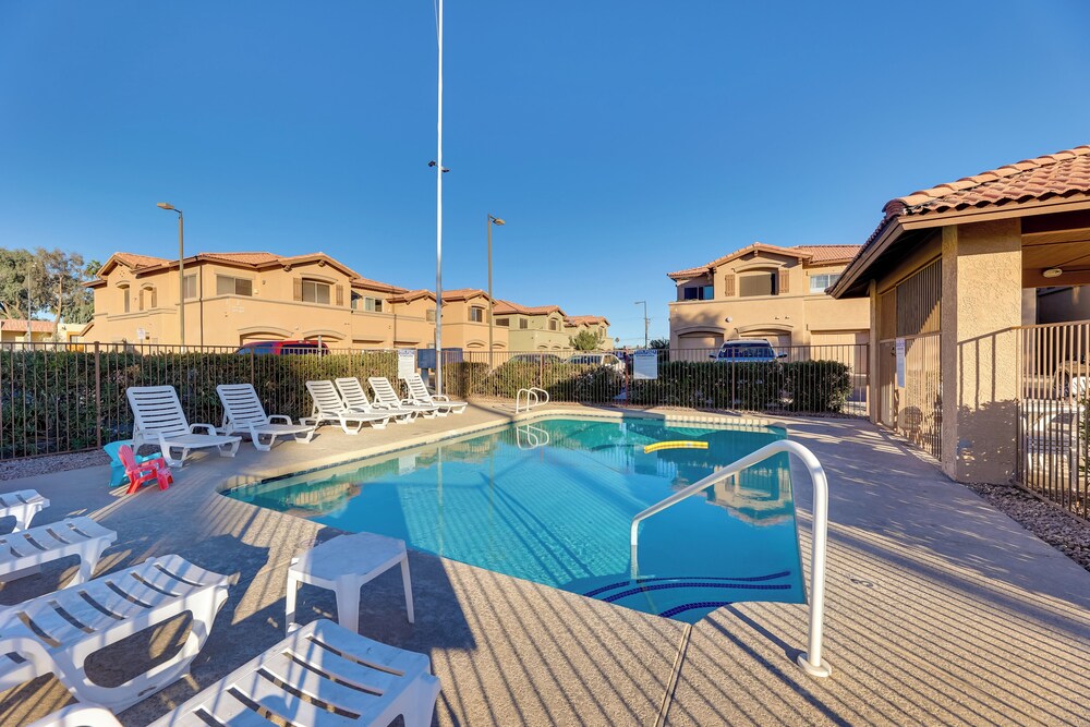 3 Mi to Dtwn: Mesa Townhome w/ Patio