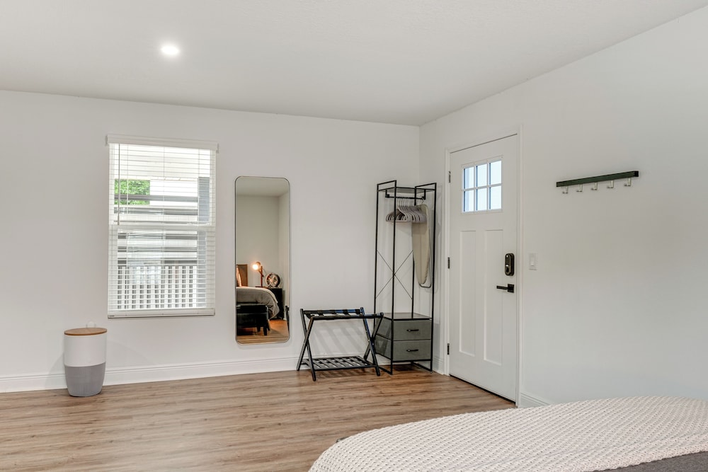 Stylish Lakeland Studio w/ Workspace