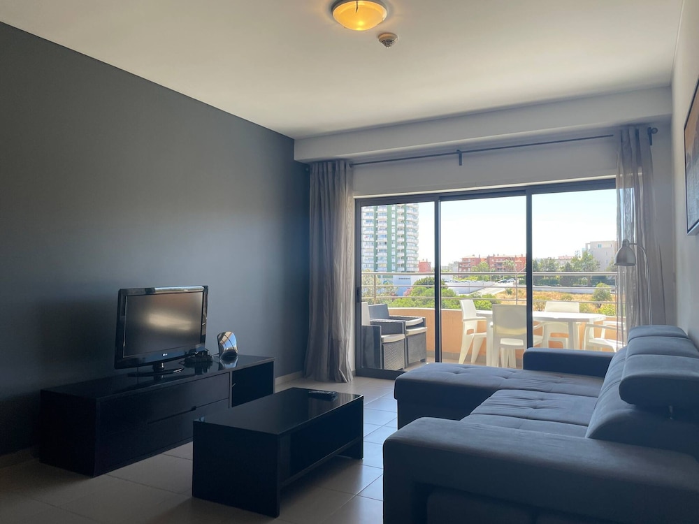 14 in Portim o With 1 Bedrooms and 1 Bathrooms