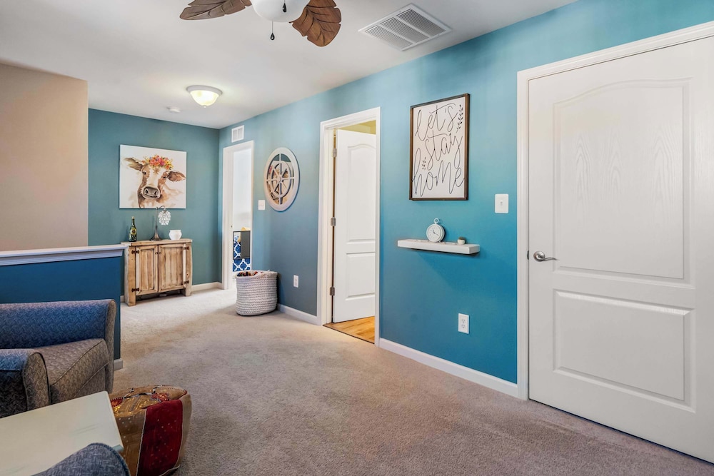 Old Canal Getaway - Stay for 6