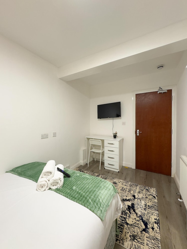 Heathrow Lodge B&B