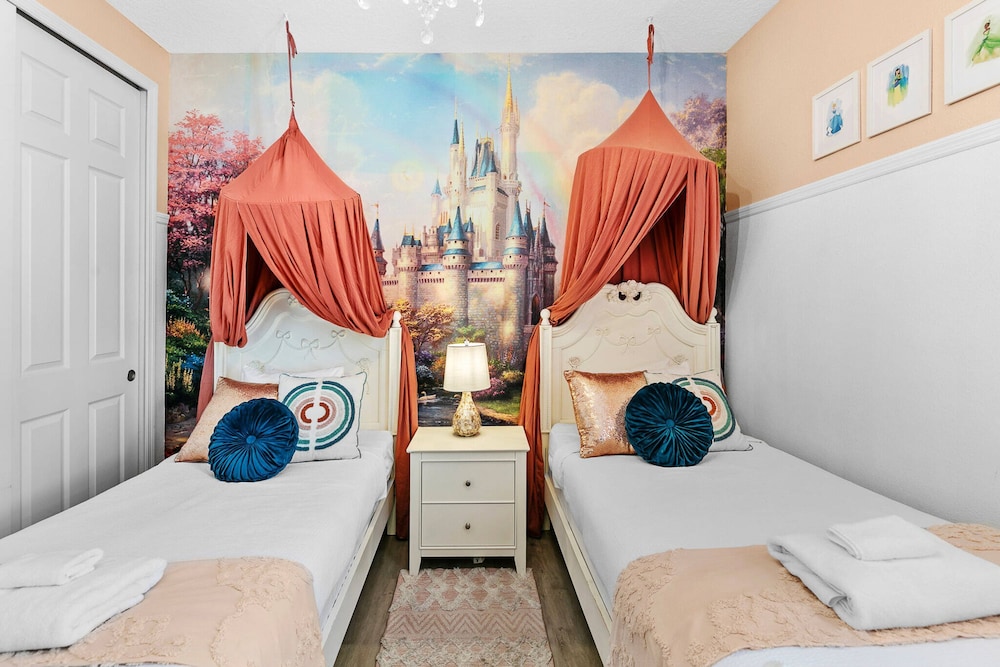 Spacious 7Bd Next to Clubhouse at Solara Resort