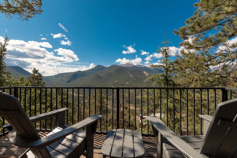 Cedar Upper Luxury Vacation At Windcliff 3 Bedroom Home by RedAwning - Property Image 7