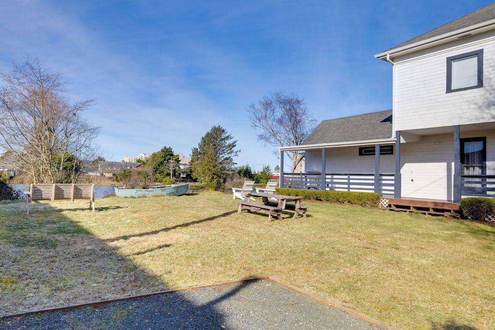 Walk to Beach: Riverside Retreat in Seaside!
