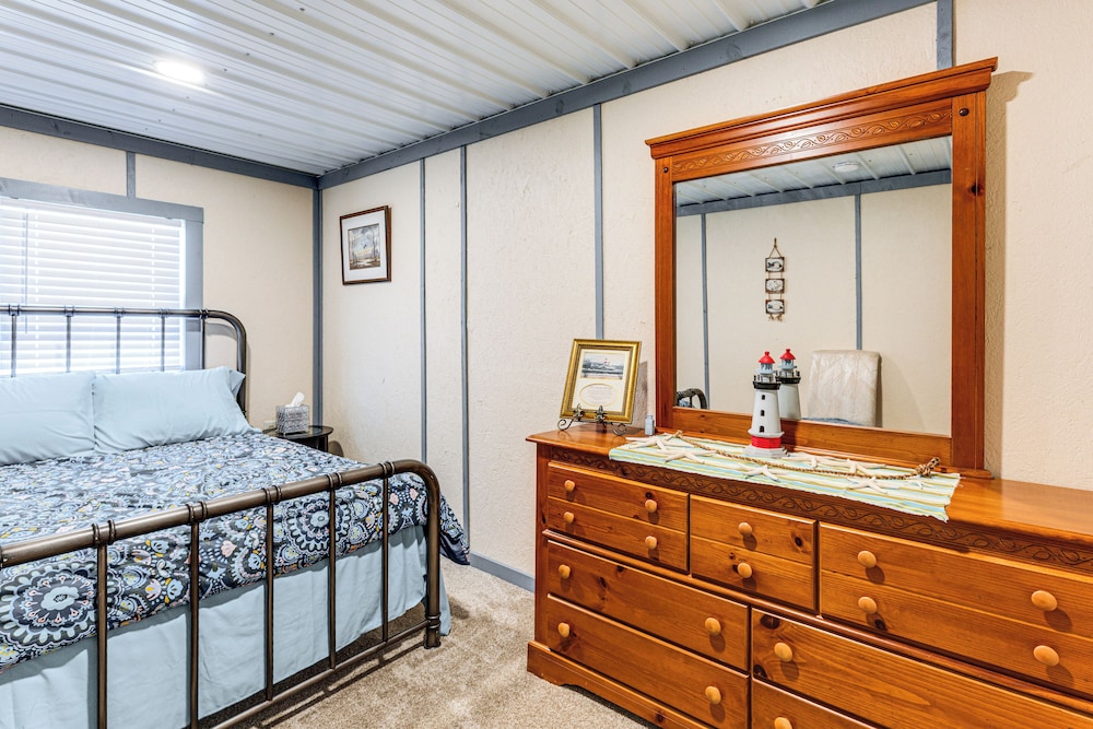 Dock Access: Waterfront Cottage in Avenue!