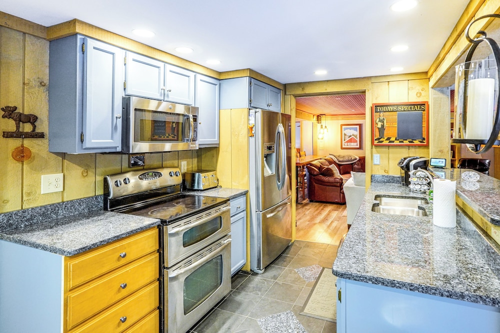 5 Mi to Ski: Family-friendly Home in West Dover!