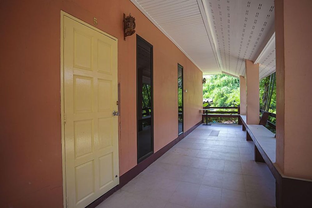 Phalaburi Resort by dreamhouse