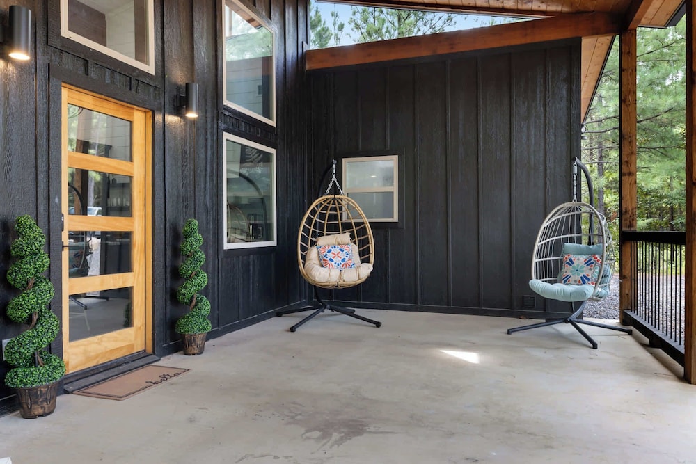 Whispering Retreat Sleeps 4