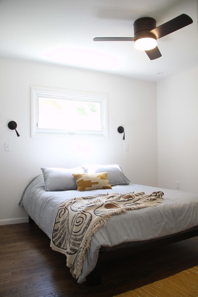 Miner Lake Lakefront Beach Cottage for Family Fun
