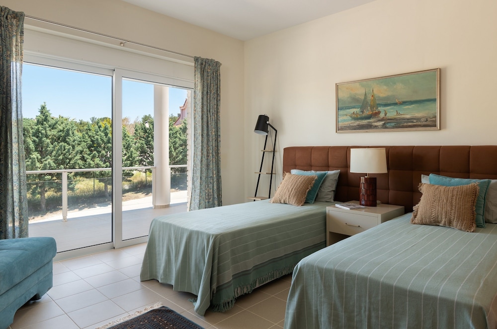 HillTop Luxury Villa view 3