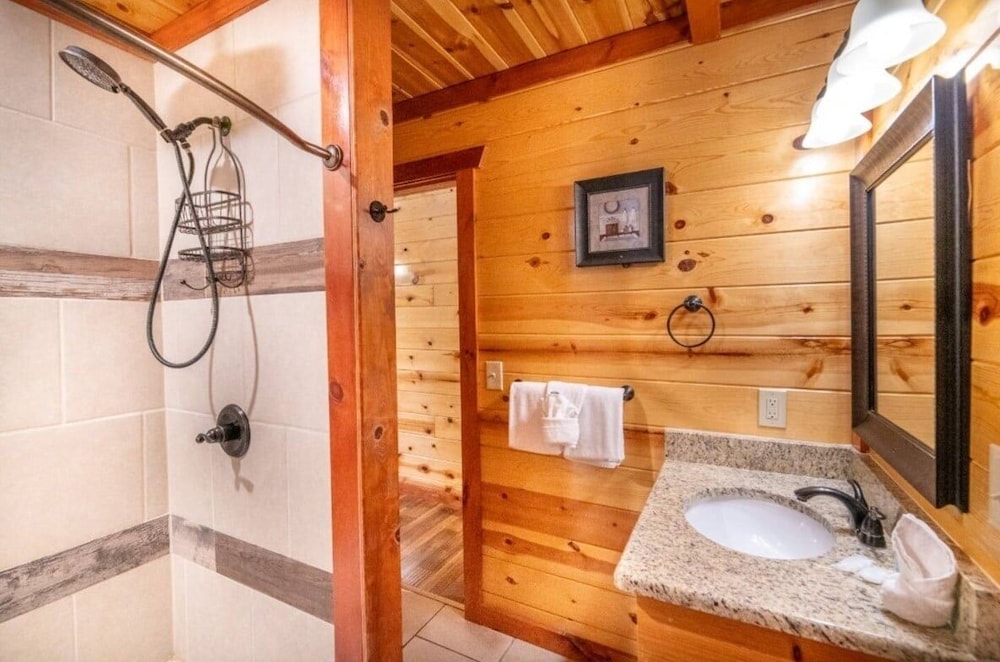 The Only Tenisee 4 Bedroom Cabin