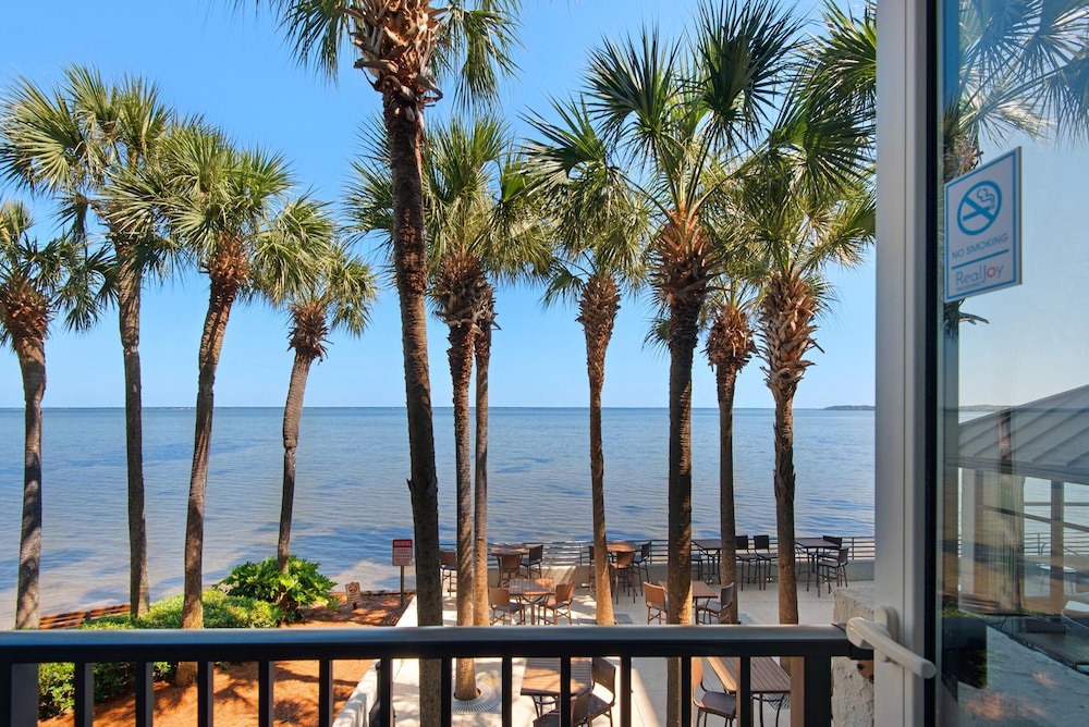 Bayside Inn 6282