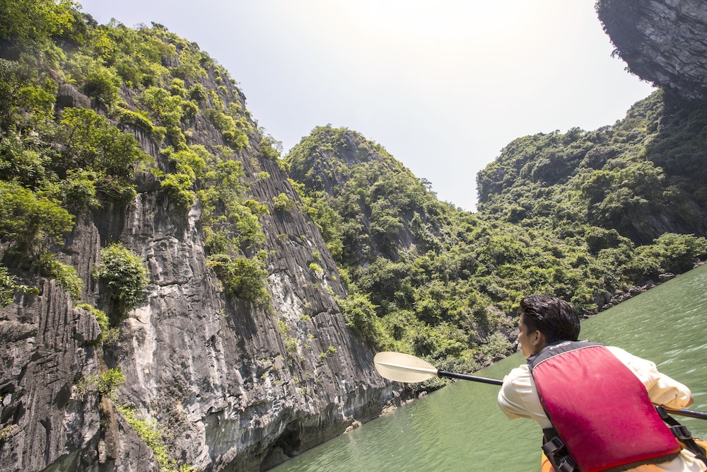 Heritage Line Violet cruise – Ha Long Bay & Lan Ha Bay