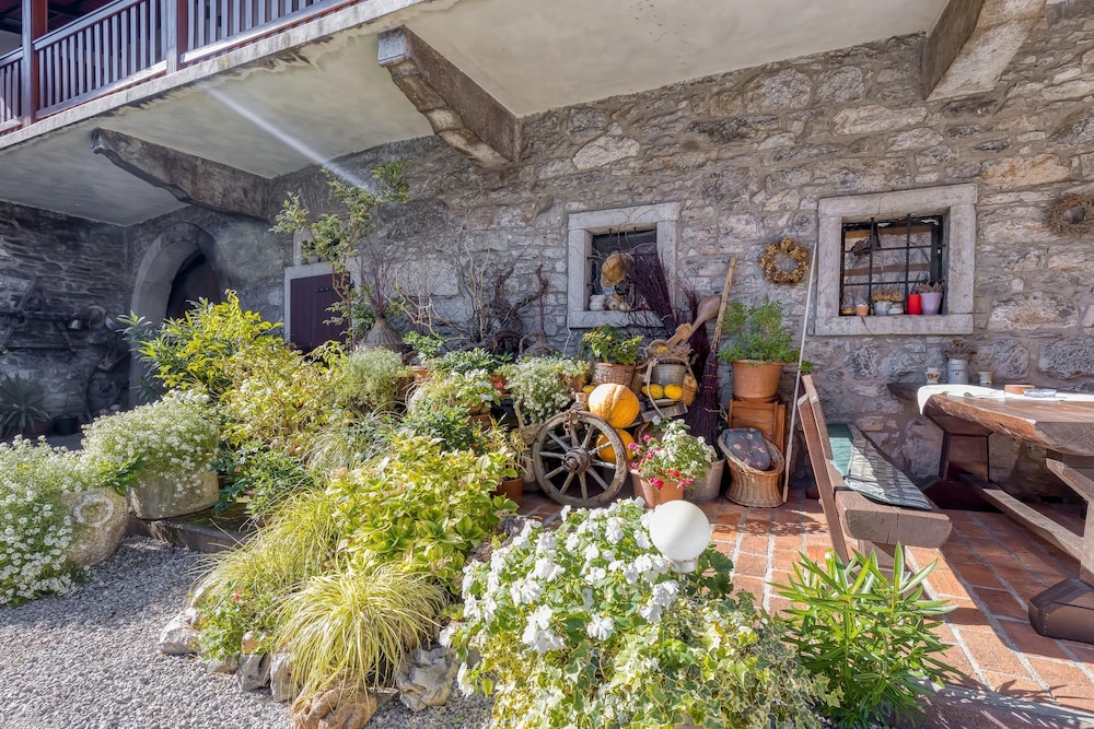Countryside House Gal