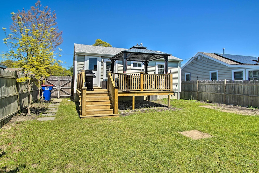 Wareham Cottage w/ Deck, Walk to Swift's Beach