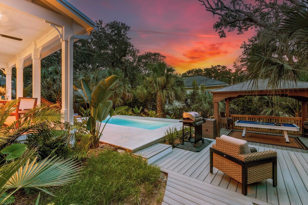 Serenity at Surfside by Avantstay Pool, Porches, Fire Pit & Arcade Near Vilano Beach