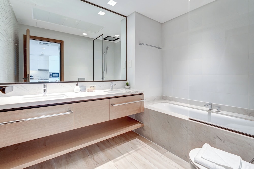 PVH - 1BR Sea View - Palace Residence