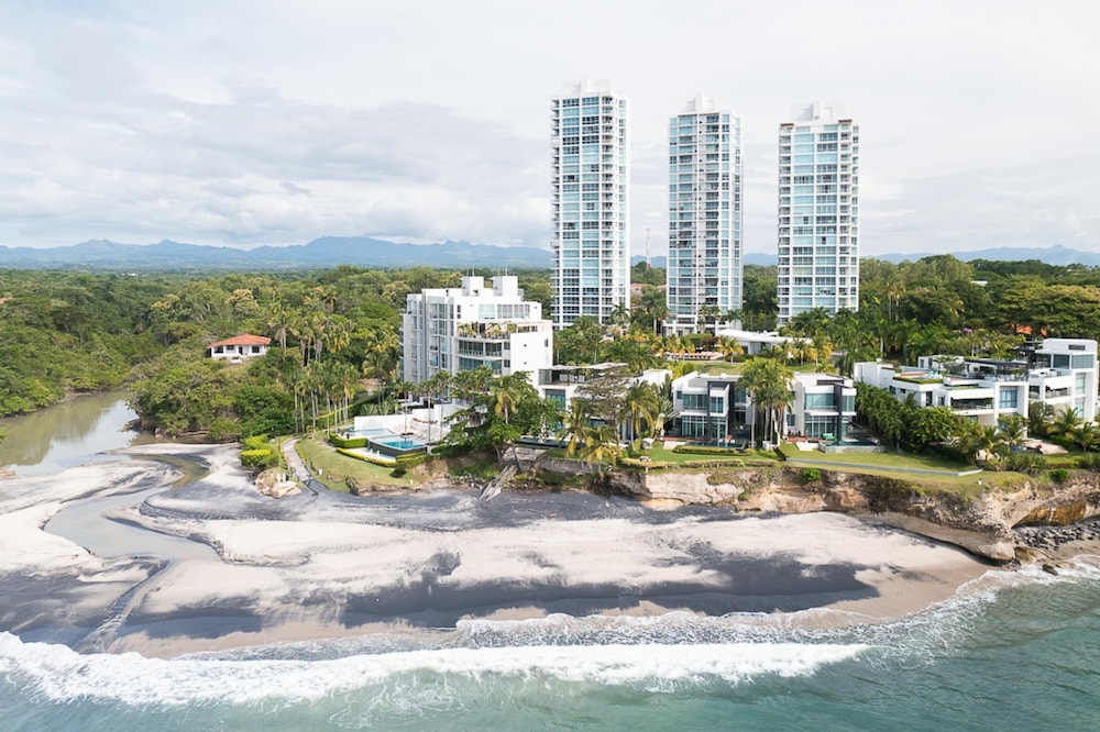 The Surf-point Condo by Acomodo Riomar