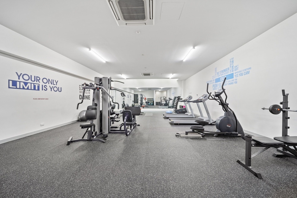 Inner-city 2-bed With Large Balcony, Garden & Gym