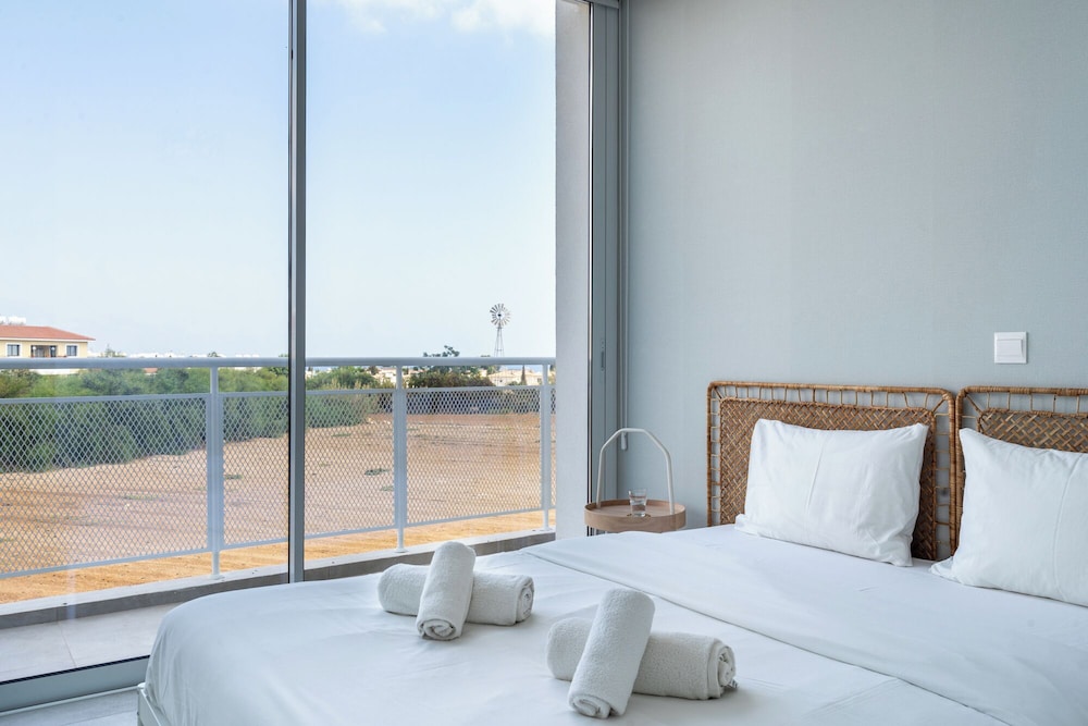 Blu Horizon - Stylish Living with Pool & Balconies in Protaras