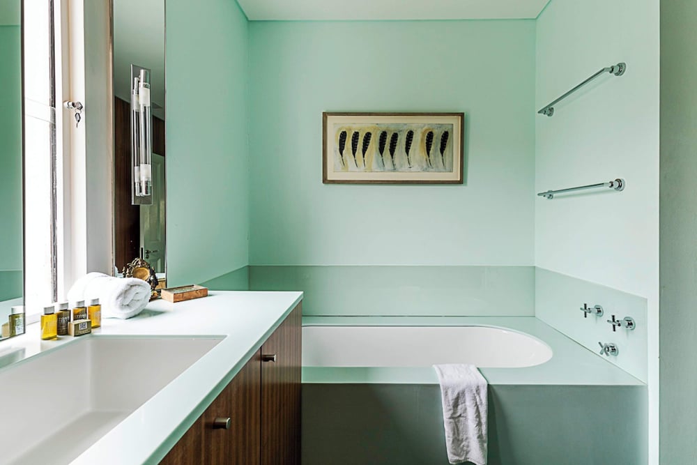 London Luxe Retreat: 5-bed Gem