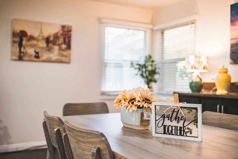 Not Affected by the Fire/spacious Retreat w/ Large Kitchen & Outdoor Patio