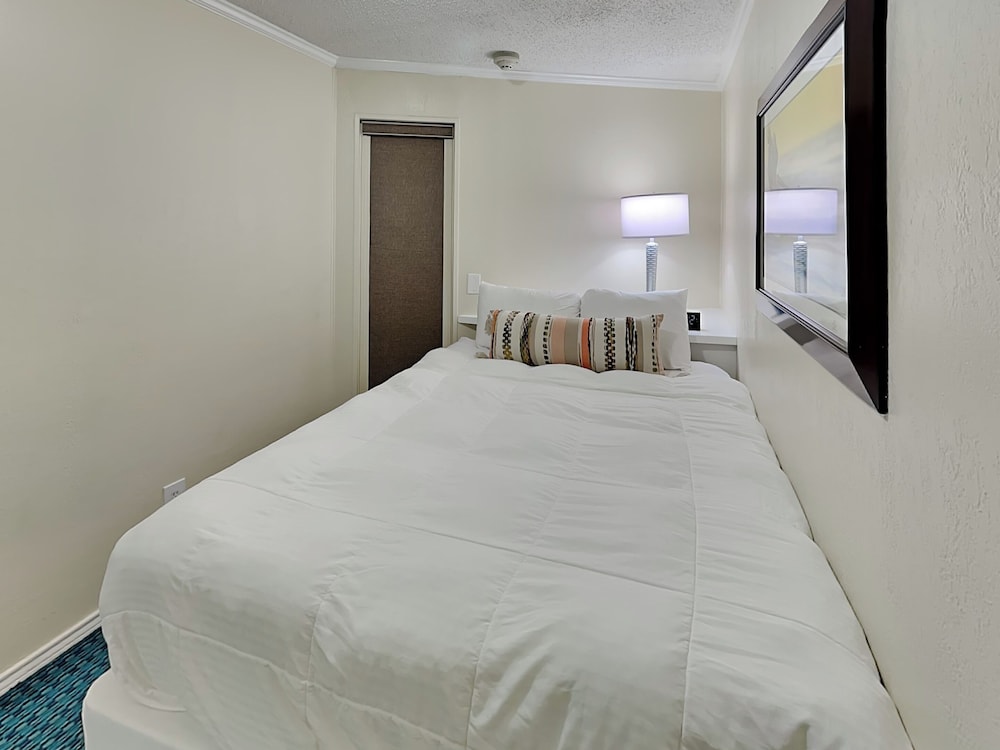 Casa Del Mar 350-front Facing