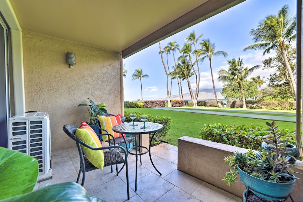 Ocean-view Kihei Condo w/ Lanai: Steps to Beach!
