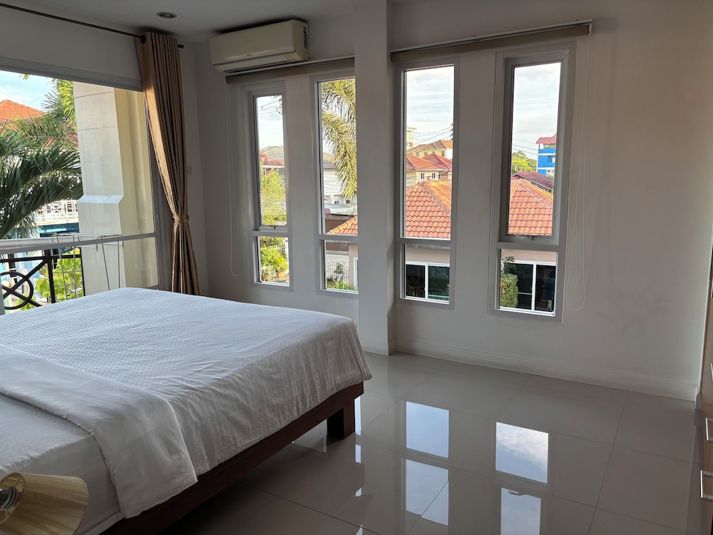 khun mai villa