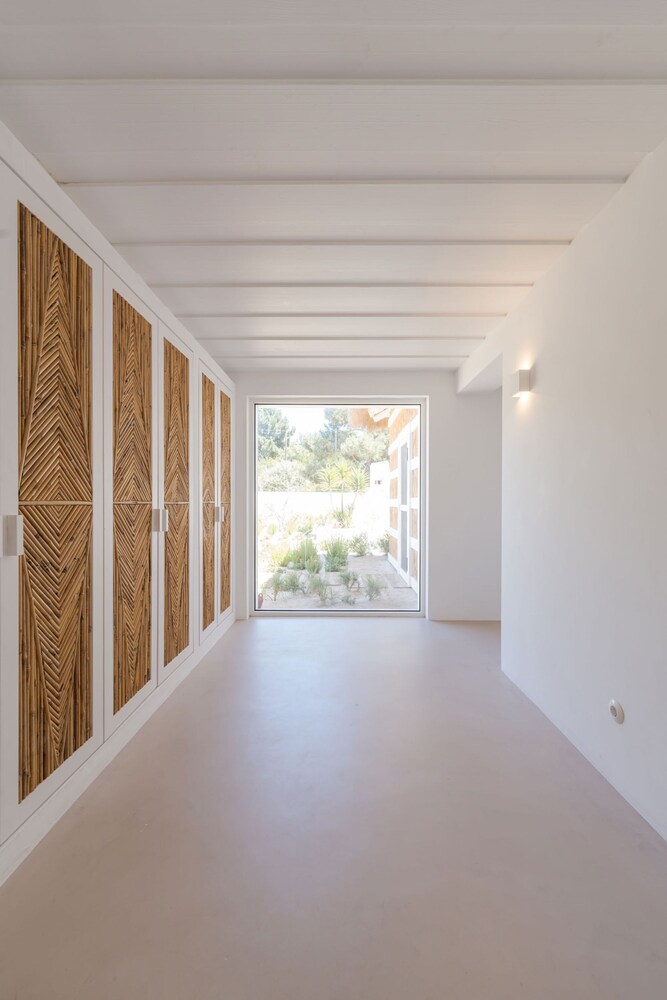 Wooden Villa By Cadenzalux