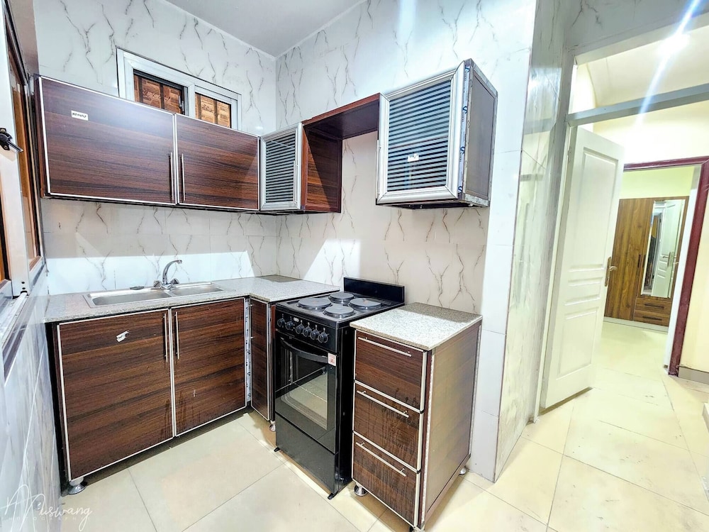 Serene 5-bedroom Apartment in Kinshasa's 10ème Rue Limete-résidentiel