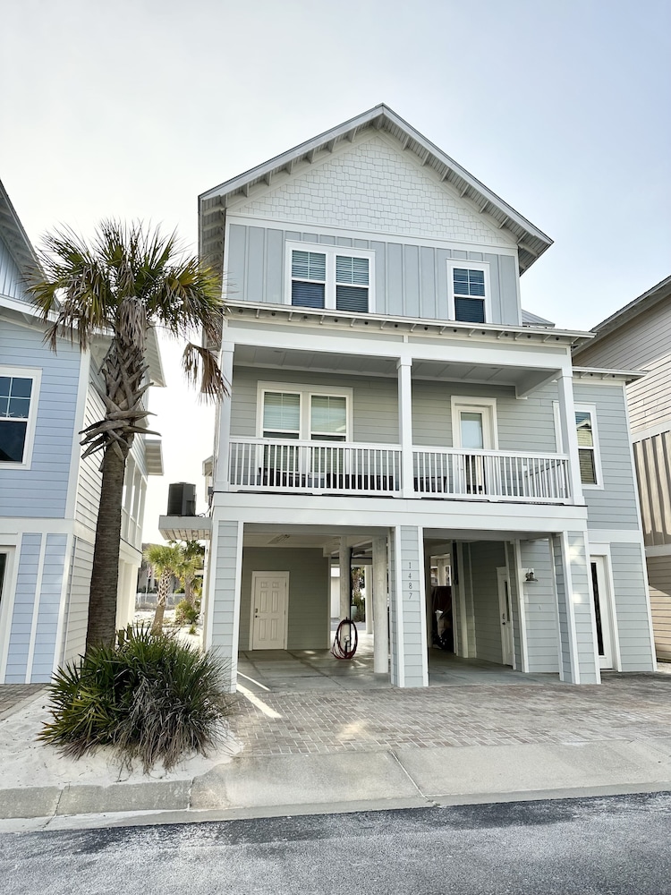 Camp David 4 Bedroom Cottage by RedAwning