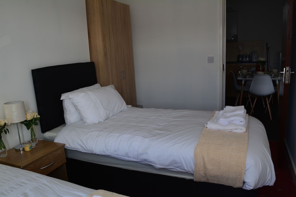 Luxury Apartment - Central Cardiff view 2