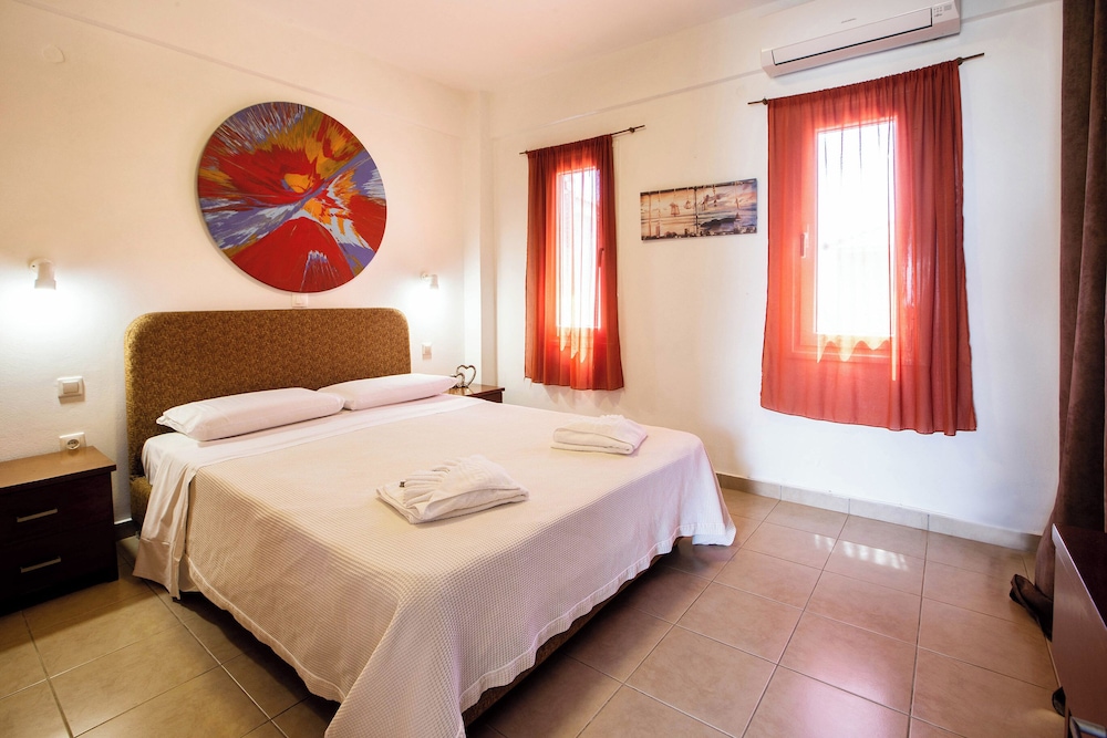 Romanos Beach Villas