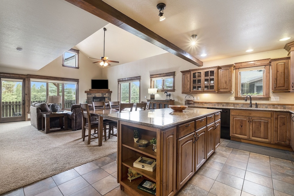 Twin Pines -- Ev 6123 3 Bedroom Townhouse by RedAwning - Property Image 36