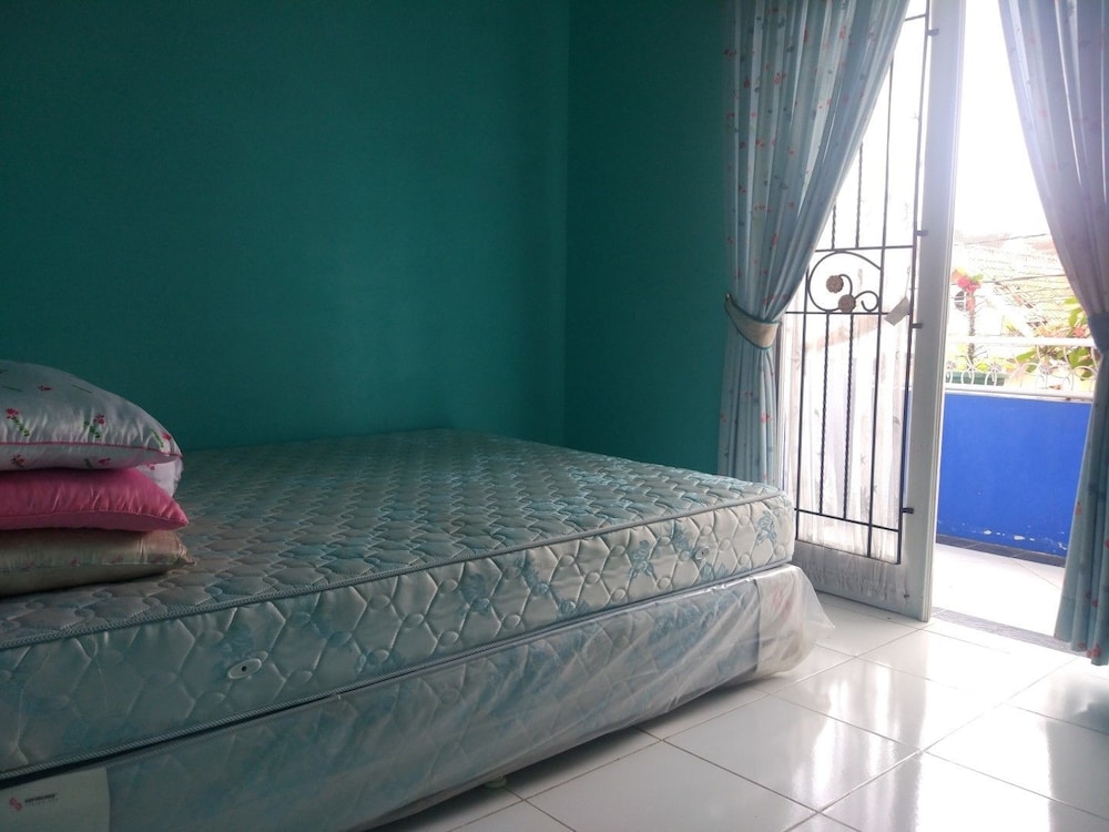 Villa Abdi Cipanas with Swimming Pool view 5