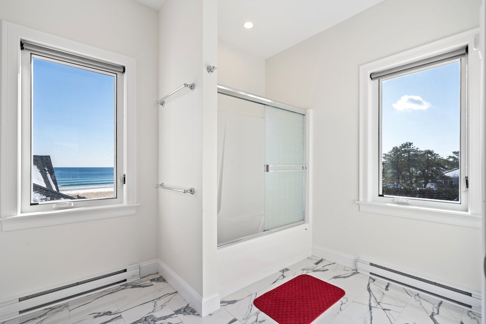 Oceanfront Home - Beach Access - Deck + Ping Pong