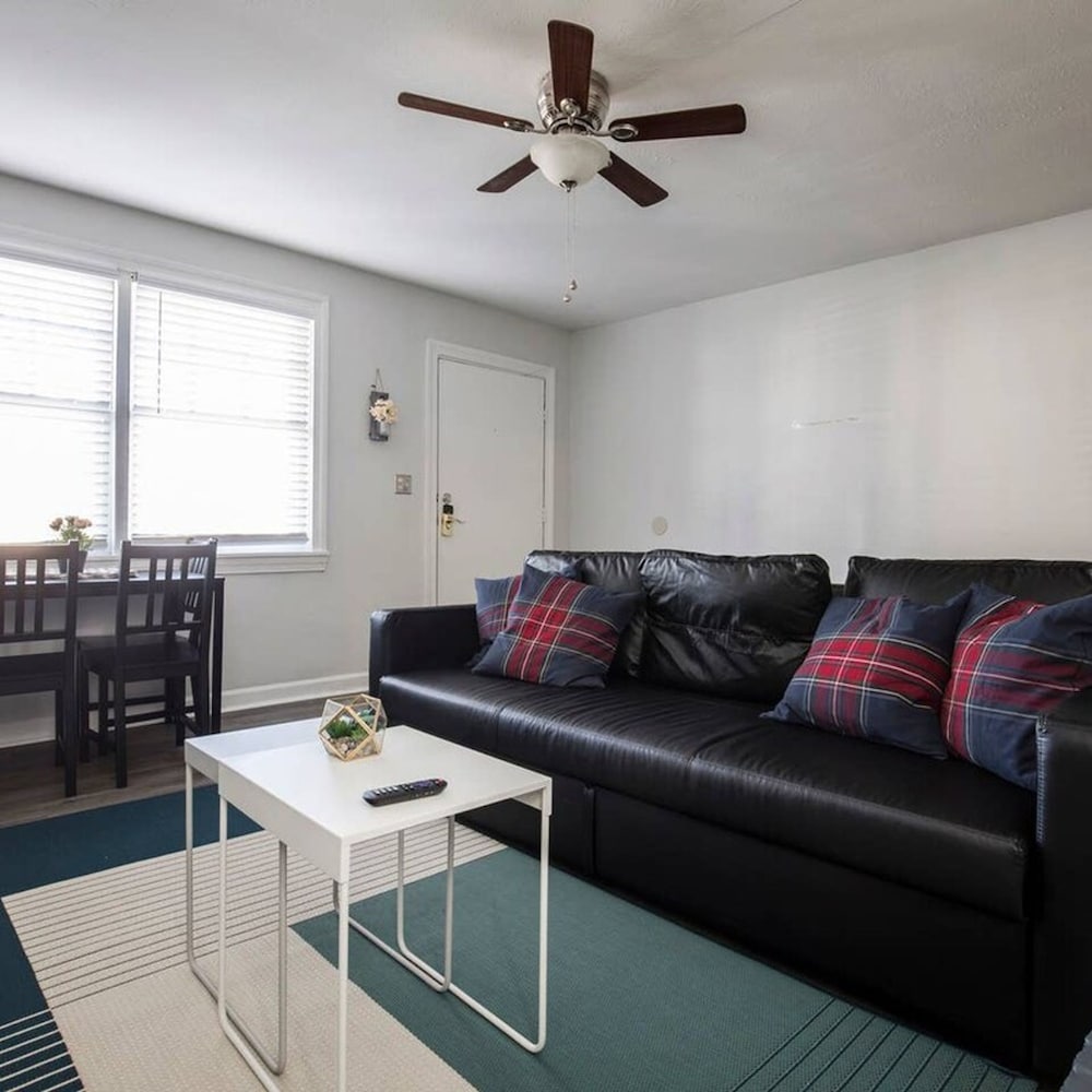 Modern yet Historic 3BR House by Cozysuites - Image 2