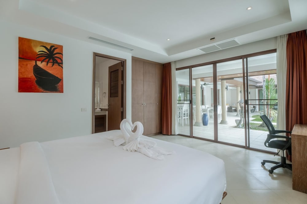 Luxury 3BR Villa 5 Private Pool, Gym & Jacuzzi