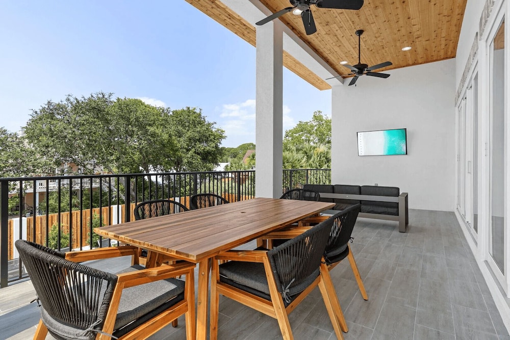 30A Born 2 Beach by Avantstay Luxury Gulf Views w/ Private Pool