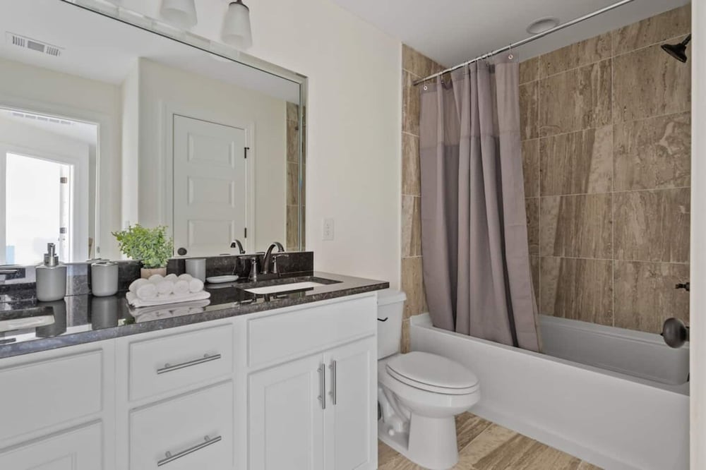 1 King 1 Queen 2 Double Garage Washer Dryer